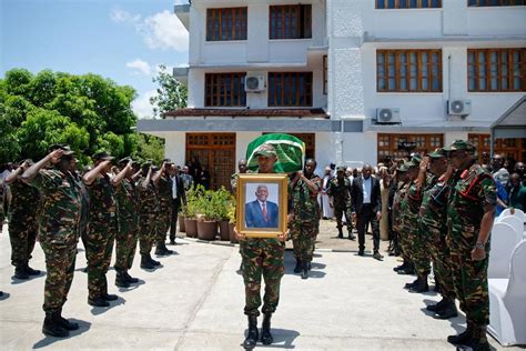 Matukio Ya Kuagwa Kwa Rais Wa Awamu Ya Pili Ali Hassan Mwinyi Simanzi