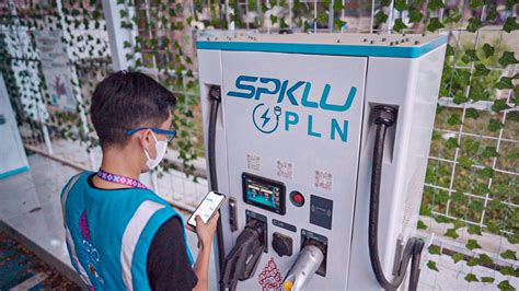 Permudah Pengguna Mobil Listrik Pln Hadirkan Spklu Pertama Di Kawasan