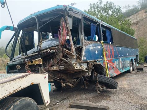 Reanudan circulación en la carretera 135D luego de choque de autobús