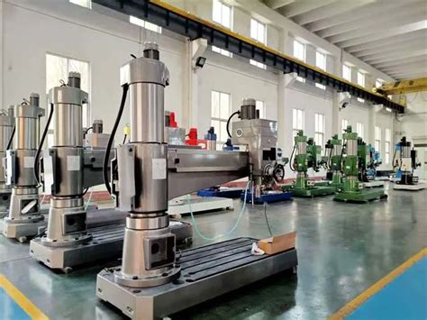 Radial Arm Universal Radial Drilling Machine Spindle Auto Feeding