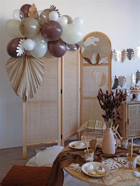 Un Anniversaire Dinosaure Nude