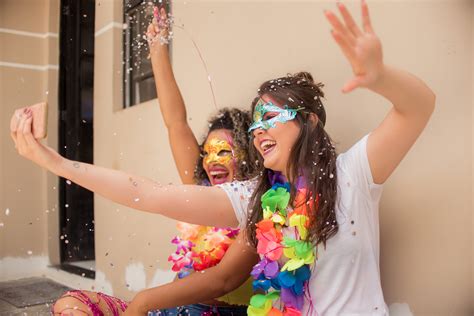 Vai Aproveitar O Carnaval Em Casa Dicas Para Se Divertir Blog