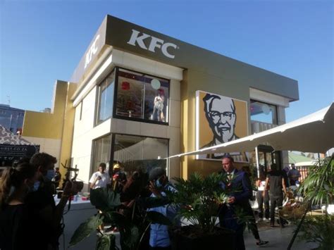 Oldest KFC in OG turned Gold as part of KFC’s 50th celebrations – Soweto Life Magazine