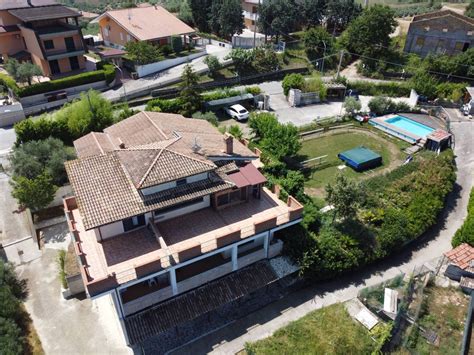 Villa In Vendita A Roseto Degli Abruzzi In Cologna Paese Abruzzo