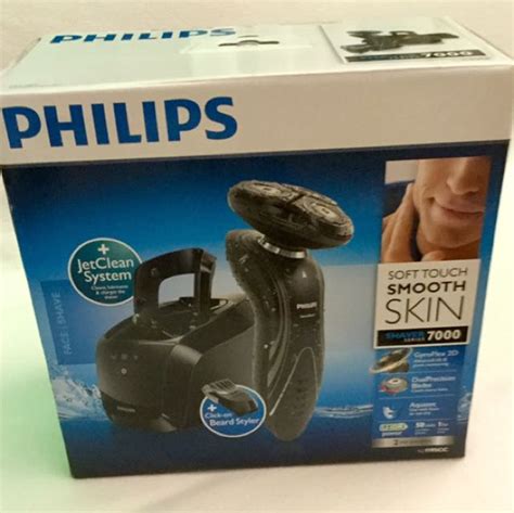 Philips Shaver 7000 Series, Beauty & Personal Care, Men's Grooming on Carousell