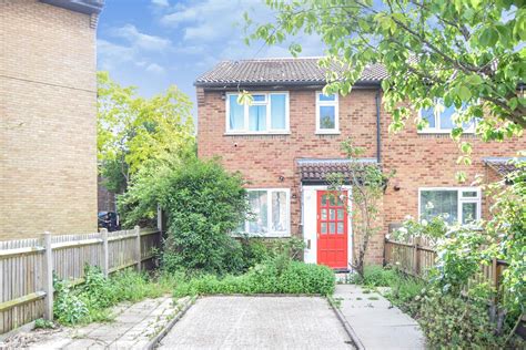 1 Bed End Terrace House To Rent In Hogarth Crescent Colliers Wood