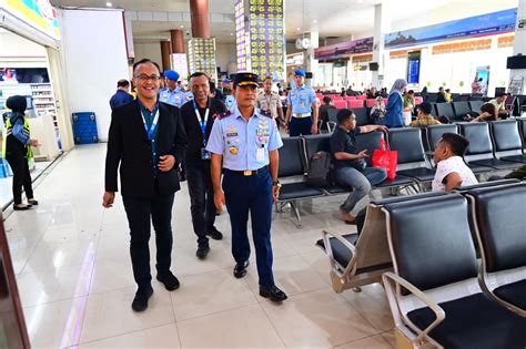 Danlanud Roesmin Nurjadin Tinjau Kesiapan Bandara SSK II Jelang Nataru