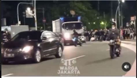 Saat PPKM Diberlakukan Aksi Balap Mobil Liar Terjadi Di Senayan