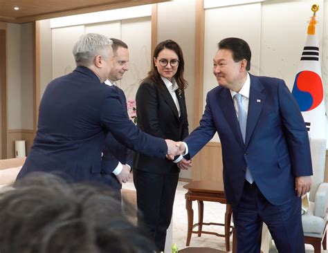 Ukraines First Lady South Koreas President Discuss Need For Air