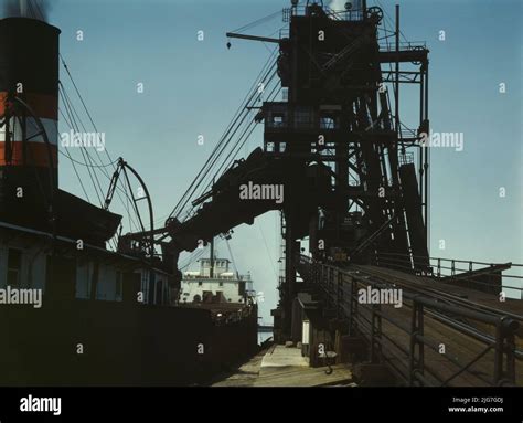 Loading a lake freighter with coal for shipment to other lake ports, Sandusky, Ohio Stock Photo ...