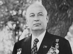 Шараф Рашидов (6 ноября 1917 - 31 октября 1983) , советский партийный и ...