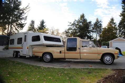 KIDNEY, ANYONE? Custom Toyota Hilux Dually with fifth wheel and camper ...