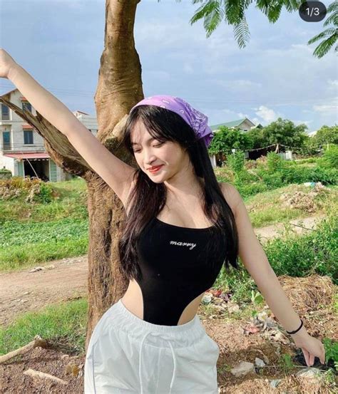 Xinh đẹp và gợi cảm nàng hot girl Việt 2k2 bất ngờ được báo nước ngoài