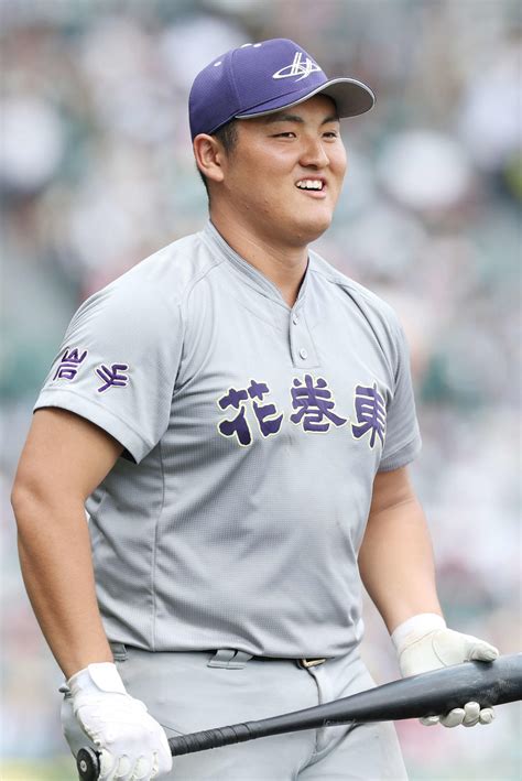 【甲子園】通算140本塁打の花巻東・佐々木麟太郎、第2打席は遊ゴロ 進塁打となり先制機演出 高校野球夏の甲子園写真ニュース 日刊スポーツ