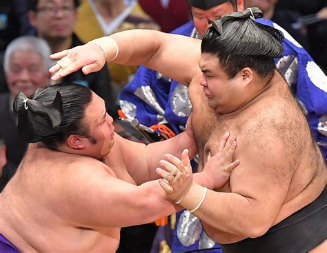 大相撲九州場所：貴景勝が高安に敗れ、v決定は千秋楽に 写真特集34 毎日新聞