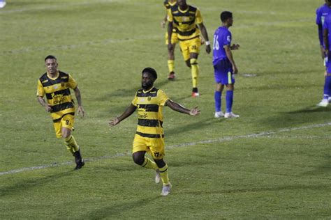 Real España vence al Olancho FC y vuelve a la vida en el torneo de Liga