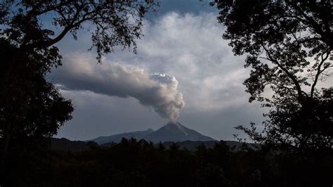 Volcán De Colima En México Registra Dos Erupciones Cnn