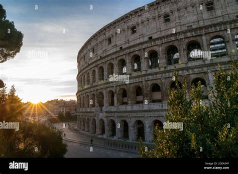 Rays Of Light Cast An Early Morning Glow On The Colosseum In Rome Stock