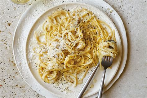 13 Cacio E Pepe Recipes That Are Easy And Cheesy