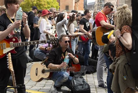 Gitarowy Rekord Wiata We Wroc Awiu Znajd Siebie Na Zdj Ciach