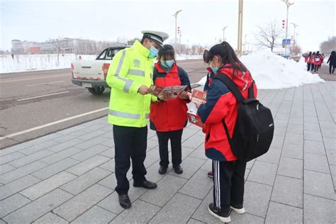 昭苏交警开设校外“马路课堂”