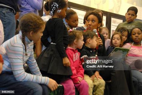 Robin Roberts Children Photos And Premium High Res Pictures Getty Images