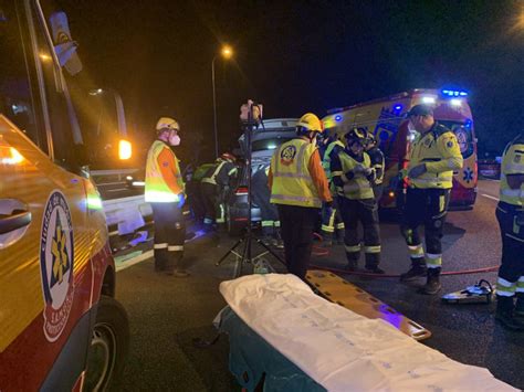 Dos Muertos En La A 2 En Un Choque De Dos Coches Uno En Sentido Contrario