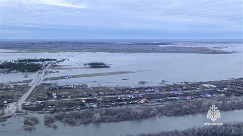 Flut In Russland Und Kasachstan Weitere Gebiete Drohen Im Wasser Zu