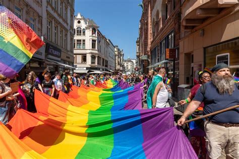 As Pessoas Desfrutam Do Desfile De Rua Christopher Em Wiesbaden