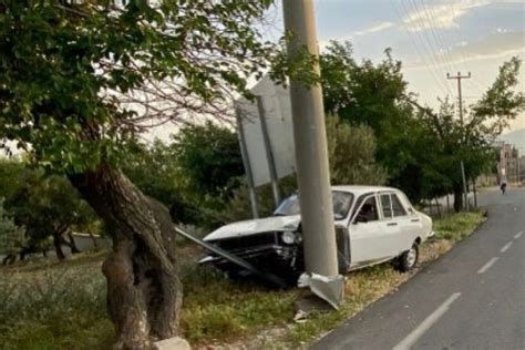 Otomobil elektrik direğine çarptı 1 yaralı Güncel Haberler