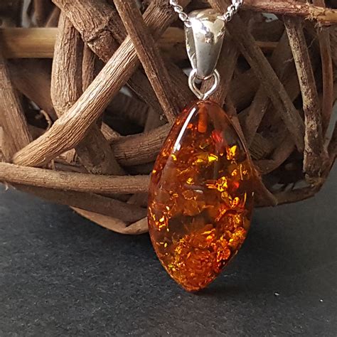 Pendentif en ambre véritable de la Baltique