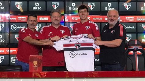 São Paulo apresenta o zagueiro Nahuel Ferraresi