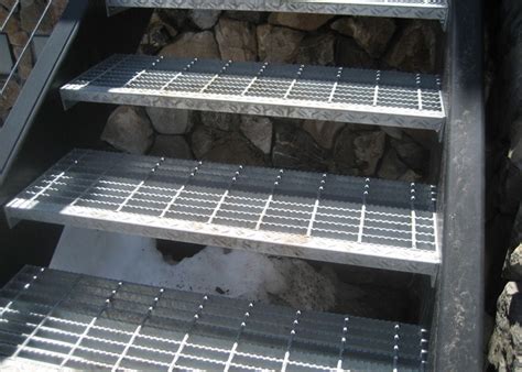 Sgs Outdoor Galvanized Steel Stair Treads Hot Dip Galvanized Surface