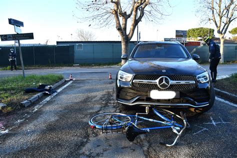 Suv Travolge Anziano Ciclista A Marina Che Resta Ferito Gravemente