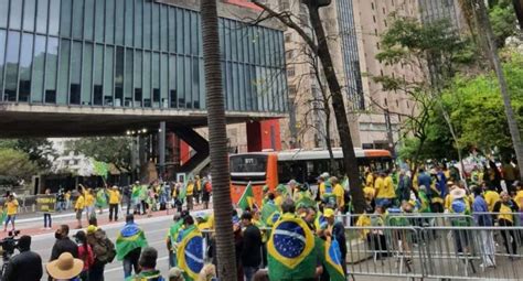 Apoiadores De Bolsonaro Ocupam A Avenida Paulista Folha Destra