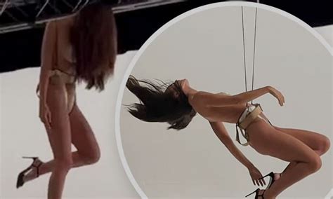 Naked Emily Ratajkowski Does Her Own Stunts 12thBlog