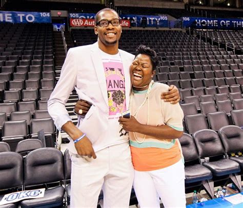 Kevin Durant 2024: Fiancée, net worth, tattoos, smoking & body facts ...