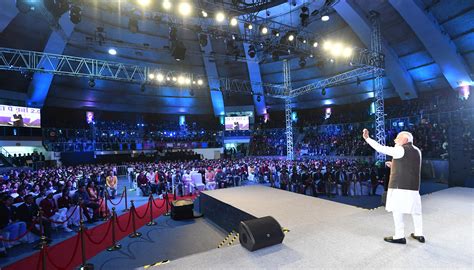 PM Narendra Modi interacts with students, teachers and parents at ...