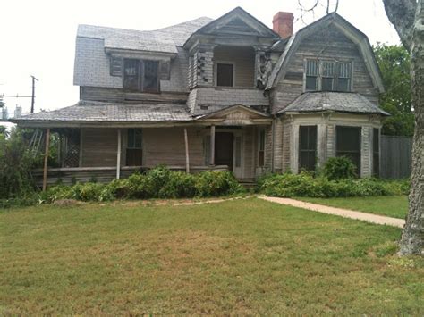 Texas Small Town Adventures Stunning Dilapidation In Goldthwaite