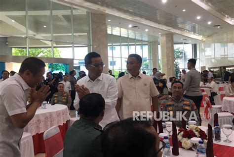 Pj Gubernur Heru Puji Ketua Dprd Dki Di Acara Halal Bihalal Republika