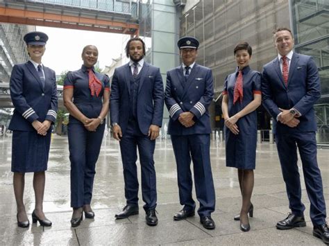 British Airways Déploie Ses Nouveaux Uniformes Parmi Tous Ses