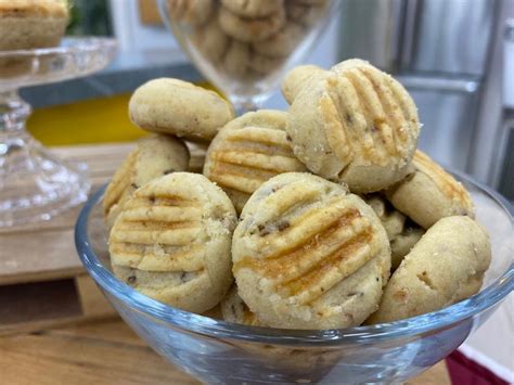 Biscoitinhos De Cebola Mais Voc Receitas