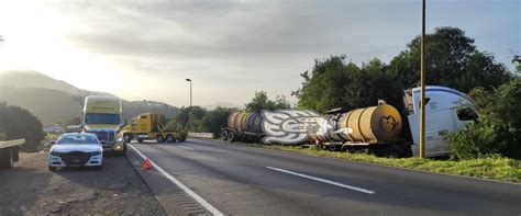 En autopista Orizaba Puebla se accidenta tráiler