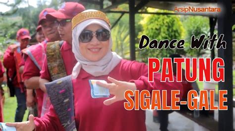 Tari Tor Tor Patung Sigale Gale Daya Tarik Wisata Danau Toba Samosir