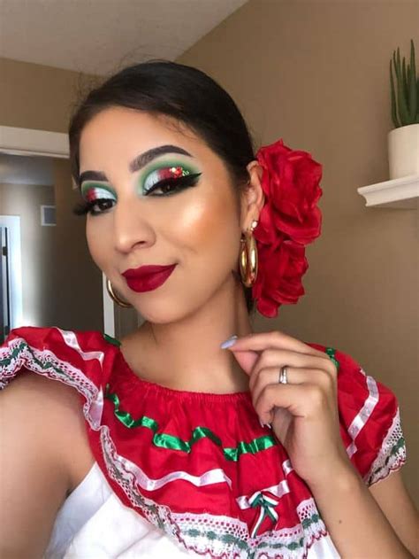 Maquillaje De Ojos Tricolor Mexicano