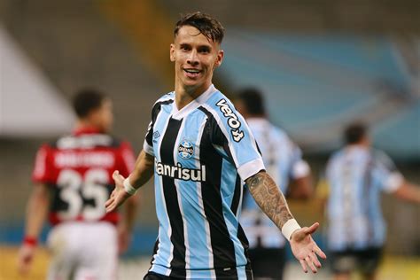 Celtic make approach for Gremio striker who is ‘tricky’