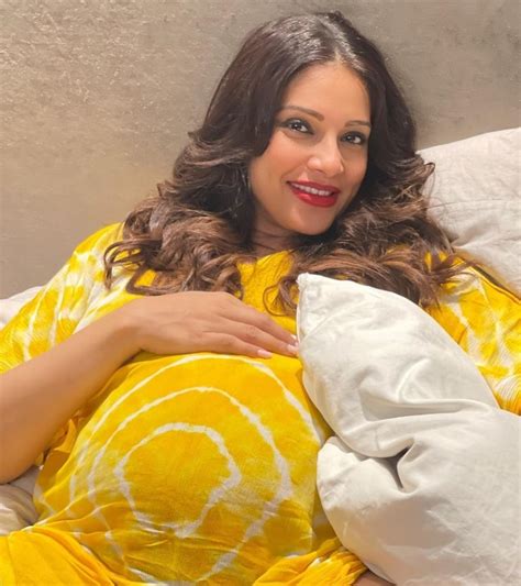 Bipasha Basu Is The New Mommy In Town A Lookback Into Her Pregnancy Diaries India Today