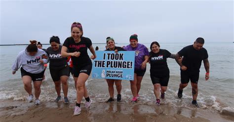 24th Annual Polar Bear Plunge In Waukegan Cbs Chicago