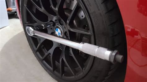 How To Tighten Wheel Nuts Without A Torque Wrench Tips And Tricks Tools Advisor