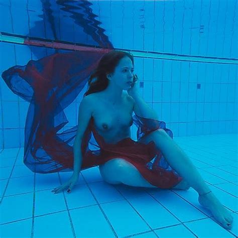 Underwater Hotties Vol1 G Unwtr 0003q Porn Pic